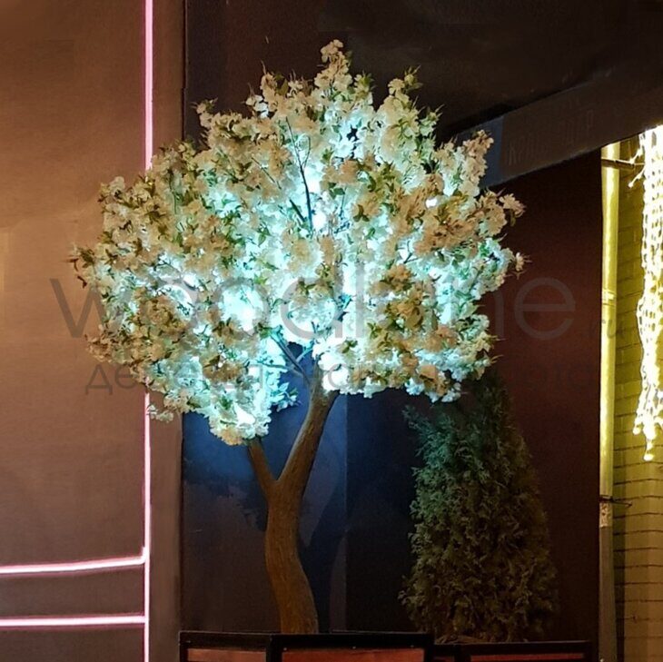 Дерево со светящейся кроной 250 см., озеленение ресторанов